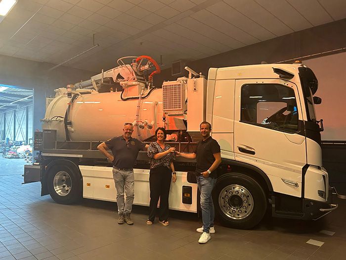 A milestone! The very first 100% electric KOKS Gully Emptier has been delivered! 🌱💪